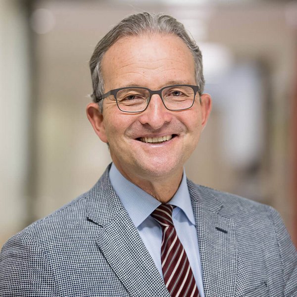 Portrait von Prof. Dr. med. Stefan Sell, Ärztlicher Direktor Gelenkzentrum Schwarzwald und Arthrose-Experte