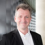 Profilaufnahme von Herrn Holger Dräger, Trainer Bandagen und Orthesen in der Bauerfeind Akademie.