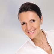 Profilaufnahme von Frau Michaela Lückenotto, externe Trainerin in der Bauerfeind Akademie.