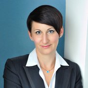 Profilaufnahme von Frau Kerstin Dobroschke, externe Trainerin in der Bauerfeind Akademie.