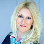 Profilaufnahme von Frau Annett Schelgel, externe Trainerin in der Bauerfeind Akadamie.