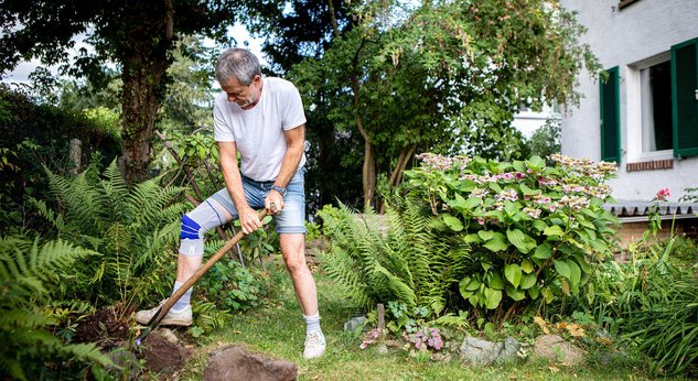 Gartenarbeit trotz Knieschmerzen