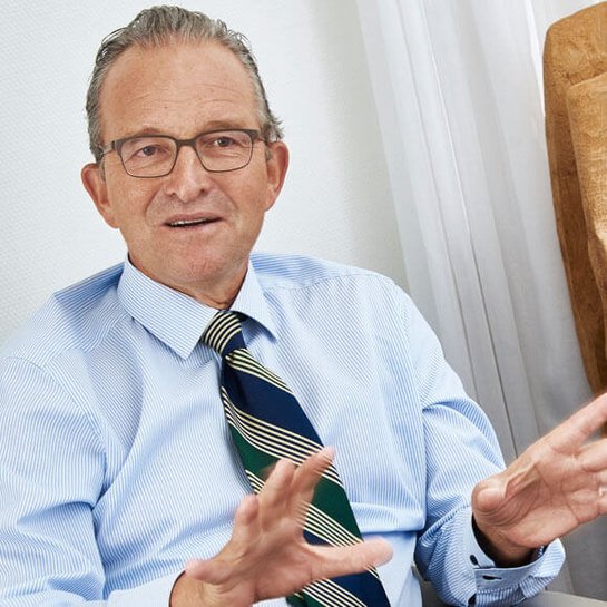 Portrait von Kniearthrose-Experte Stefan Sell.