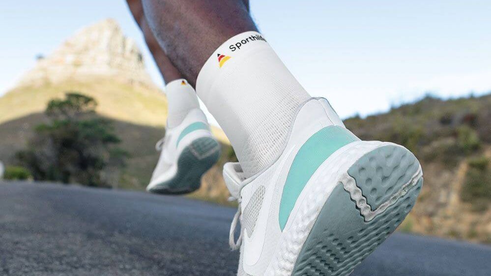 Sportstrumpf am Fuss mit Sporthilfe-Logo